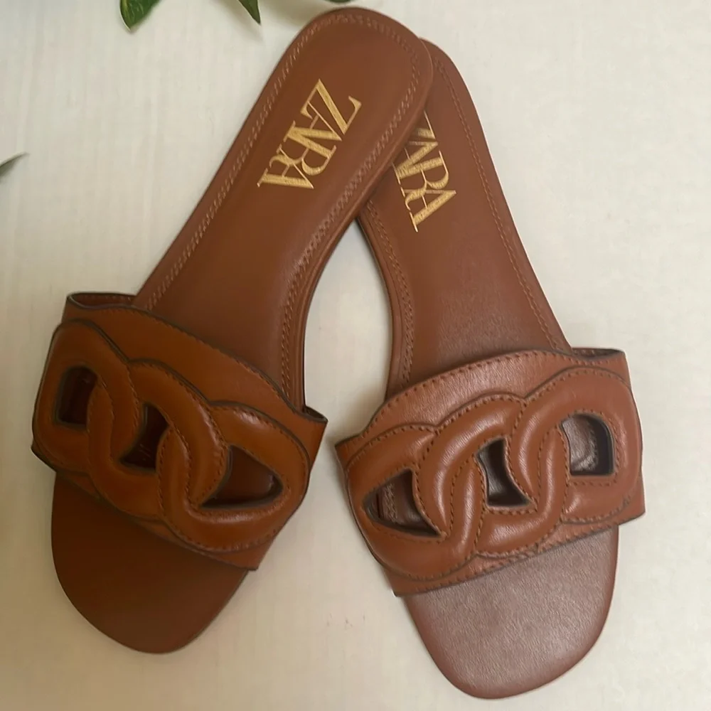 Zara- slides - Picture 1 of 2